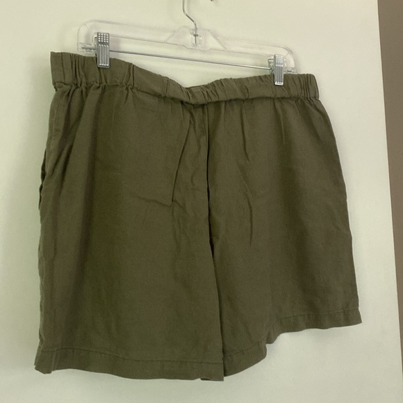 Banana Republic (2 pair) linen shorts, size L - Picture 7 of 16